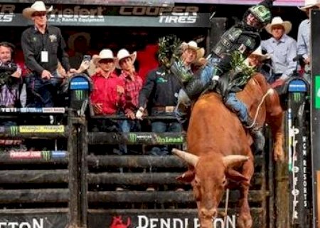 Peão de MS bate recorde com maior nota da história de mundial de rodeio
