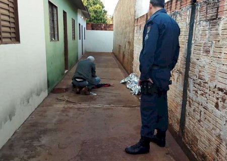 Homem é encontrado morto após cair de telhado ao lado de kitnets