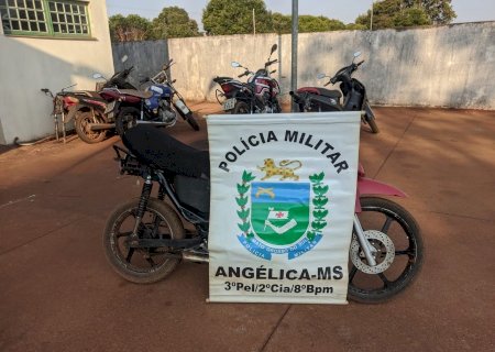 Angélica  - Polícia Militar prende jovem e conduz menores para a delegacia por desobediência e prática de direção perigosa