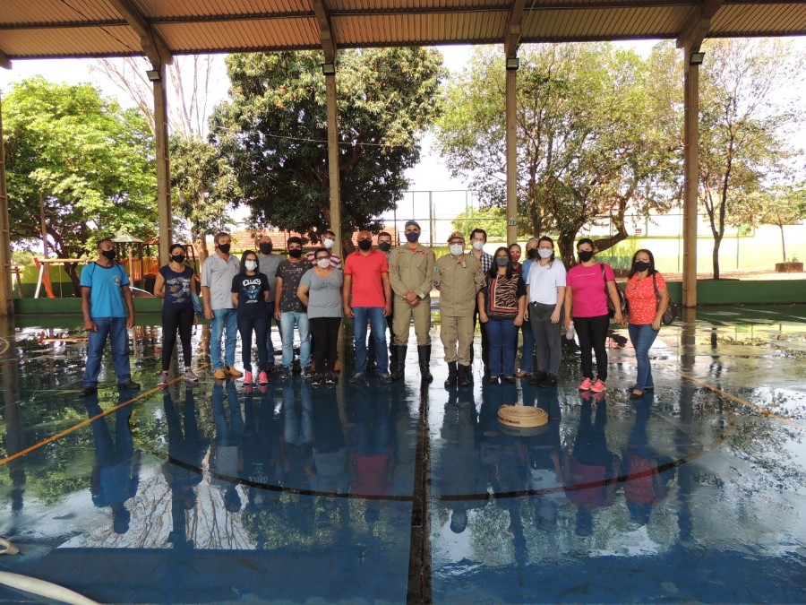 Corpo de Bombeiros Militar em Ivinhema, ministrou Curso de Formação de Brigada de Incêndio para funcionários das escolas estaduais e municipais dos municípios de Ivinhema e Angélica.
