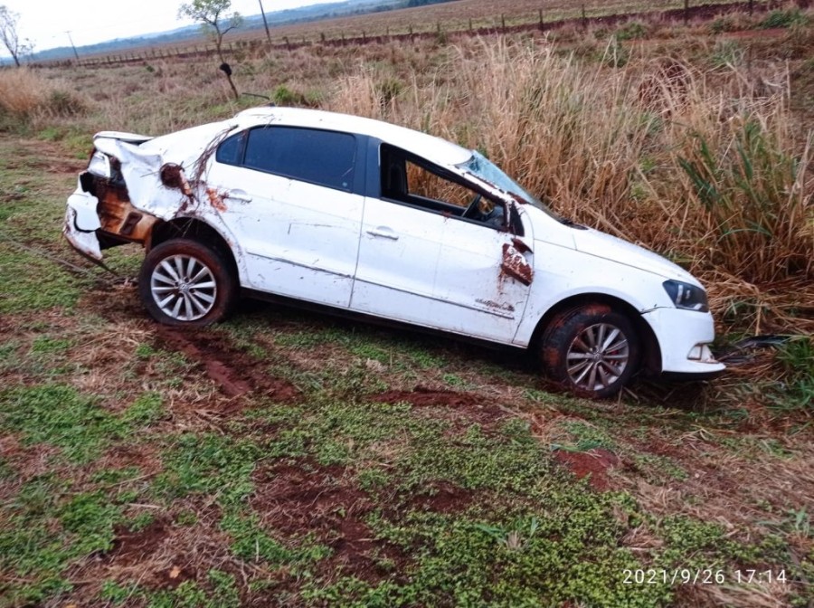 Em Nova Alvorada do Sul, Carro capota após pneu estourar na BR-163