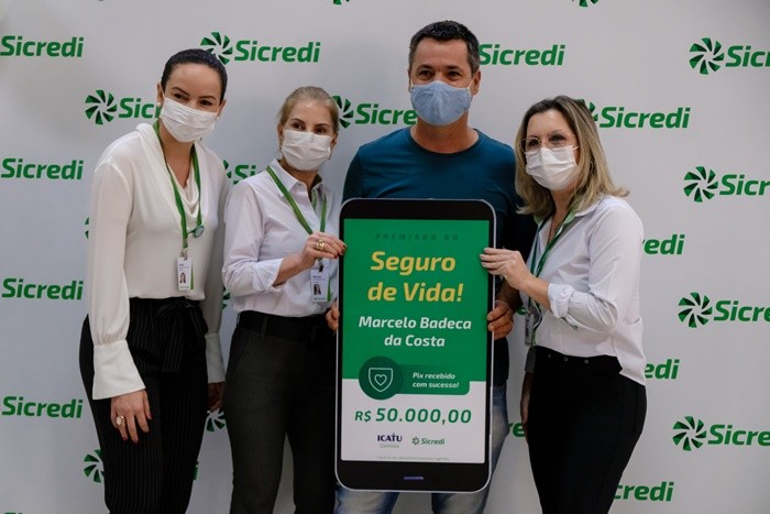 Sicredi Centro-Sul MS entrega prêmio a associado de Ponta Porã ganhador no sorteio do Seguro de Vida