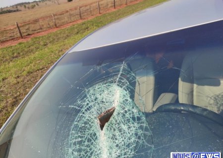 Veiculo é atingido por mola na Rodovia MS- 141 próximo ao trevo de Novo Horizonte do Sul
