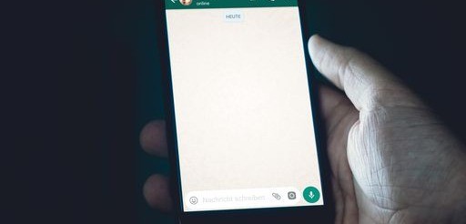 Homem procura delegacia ao ser removido de grupo de WhatsApp