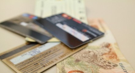 Dívida dos brasileiros cresce mais do que em outros países da região