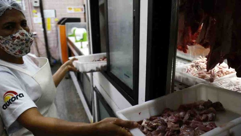 Crise muda hábitos alimentares e procura por miúdos de carne tem alta de 60%