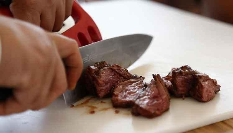 Homem engasga com pedaço de carne, sofre parada cardíaca e morre em MS