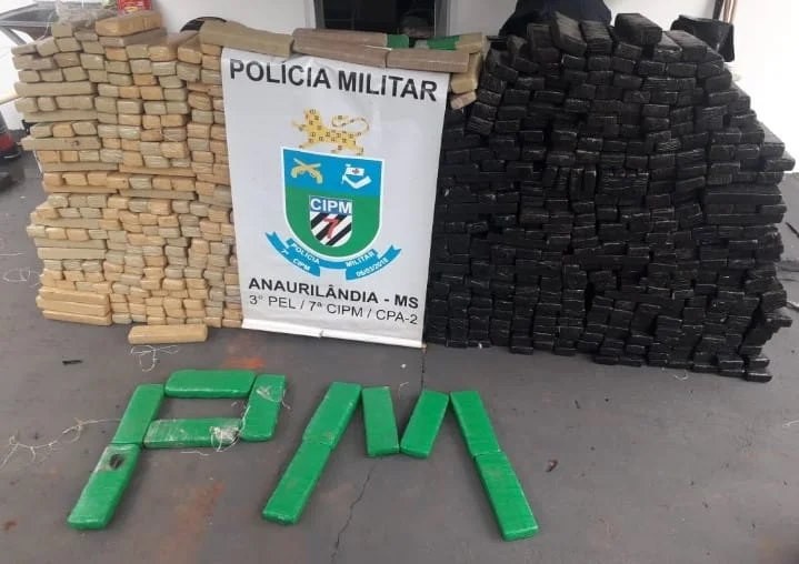 Polícia Militar apreende veículo carregado com mais de 500 quilos de Maconha em Anaurilândia.
