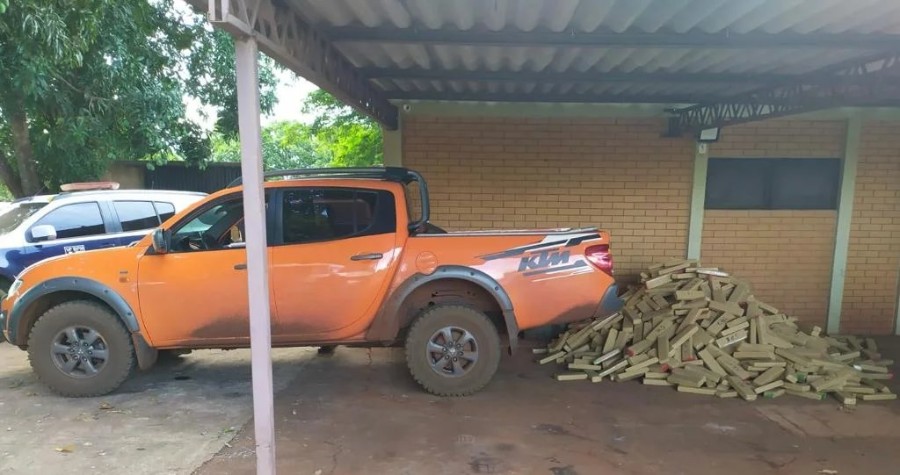 Em Deodápolis, Policiais Militares da Força Tática apreendem veículo com mais de 1.253kg de maconha.