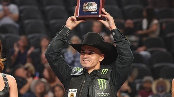 Cowboy de MS se torna bicampeão mundial de montaria em Las Vegas