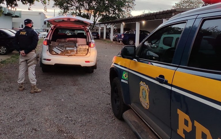 PRF apreende uma tonelada de maconha e recupera veículo em Três Lagoas