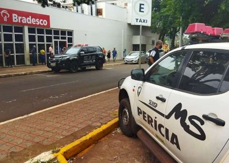 Homens invadem agência bancária de Dourados e roubam malotes de dinheiro