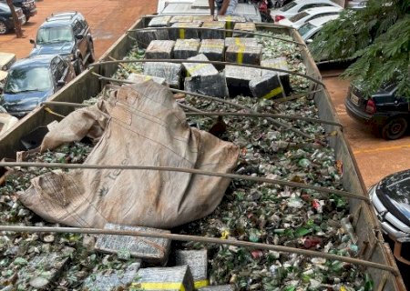 Polícia apreende 1,8 tonelada de maconha em meio a cacos de vidro que seriam levados para reciclagem