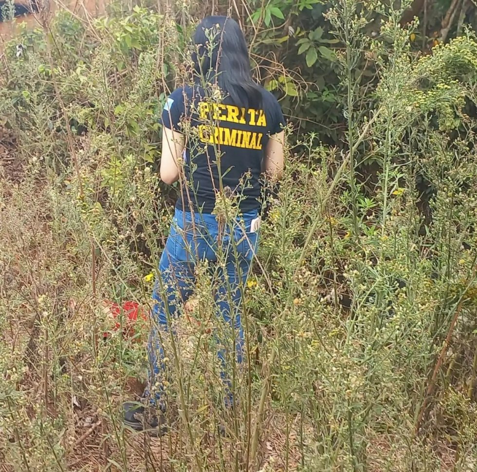 Homem é encontrado morto, com sinais de violência no corpo.
