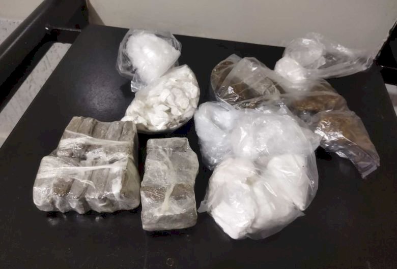Interno é flagrado com cocaína, maconha e celulares no PED.