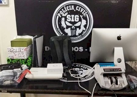 Casal de estelionatários é preso no Jardim Cristhais; golpes eram aplicados na internet