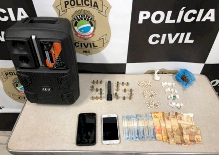 Policiais civis apreendem dinheiro, drogas e munições em posse de adolescente