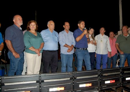Angélica - Com  a presença do Dep Estadual Londres Machado, pré-candidata a dep Federal Dione Hashioka e Dema, iniciou a campanha a prefeito e vice do PDT.