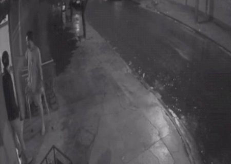 Navirai - Homem sendo assassinado com pelo menos 17 facadas.
