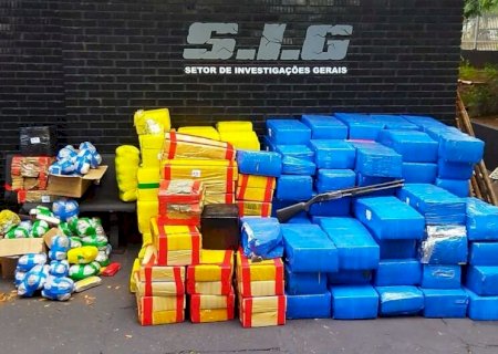 Polícia Civil fecha entreposto com mais de três toneladas de entorpecentes e apreende arma de fogo de grosso calibre.