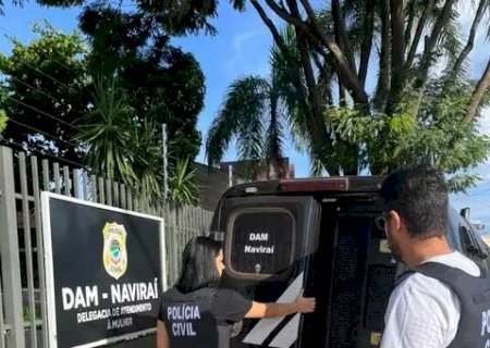 Mulher escapa do ex com faca cravada nas costas e filha de 1 ano no colo.