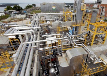 Litro da gasolina sobe pela quinta semana seguida e bate novo recorde.