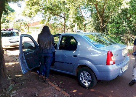 Carro de casal assassinado é encontrado abandonado