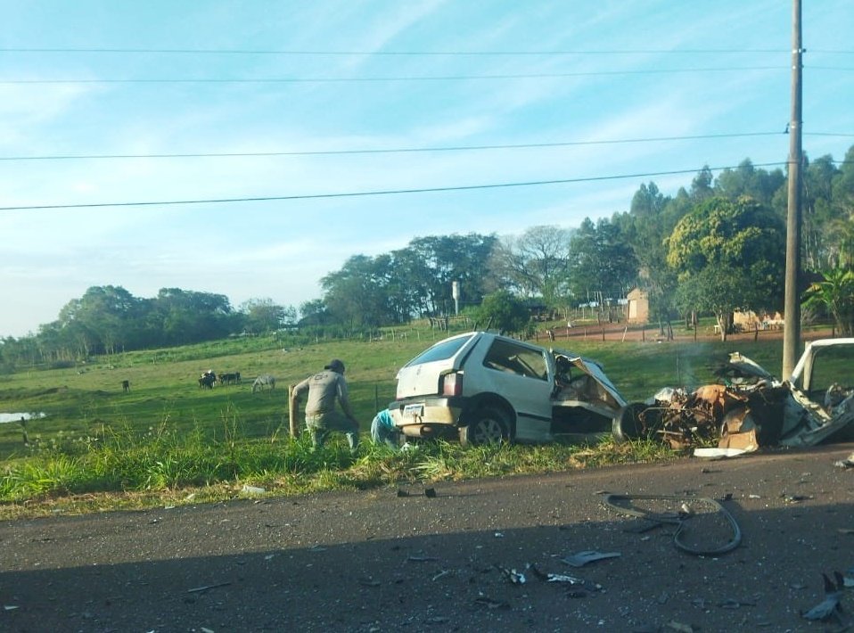 Deodápolis - Acidente entre caminhão e Fiat Uno na MS-276 deixa uma vitima fatal.