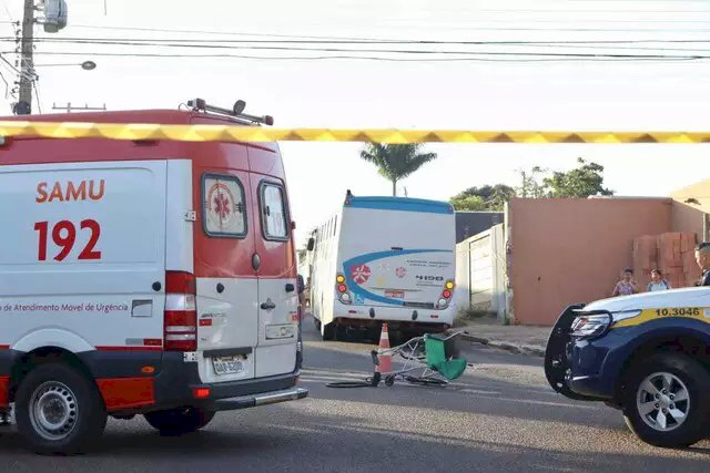 Cadeirante morre após ser atropelado por ônibus do transporte público
