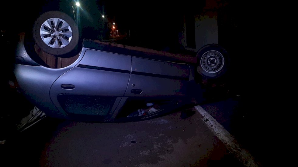 Condutor é preso pela Polícia Militar após dirigir embriagado e causar acidente