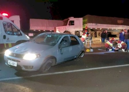 Homem capota veículo e é arremessado na BR-163