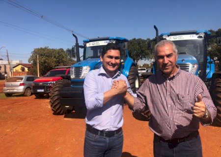 Ao lado do prefeito Edinho Cassuci, Governador Reinaldo Azambuja lança obras no município de Angélica.