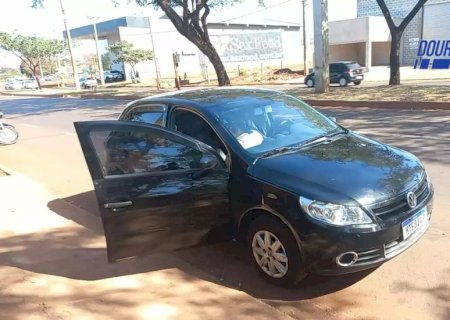 Homem é encontrado morto dentro de veículo