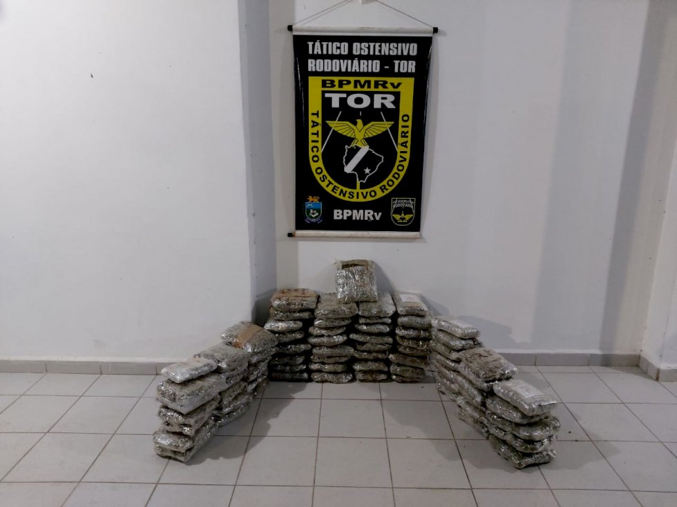 Polícia Militar Rodoviária apreende cocaína e skank com passageiras de ônibus