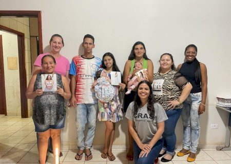 CRAS realiza ensaio fotográfico com gestantes.