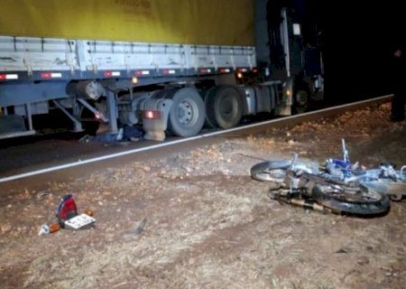 Deodápolis - Motociclista bate de frente com carreta e morre na MS-276 em Lagoa Bonita.