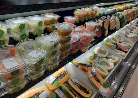 Dicas para quem vive sozinho organizar a rotina de refeições e consumir alimentos saudáveis