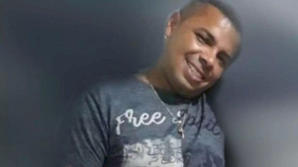 Homem é executado em casa na frente da esposa e filha por dupla mascarada.