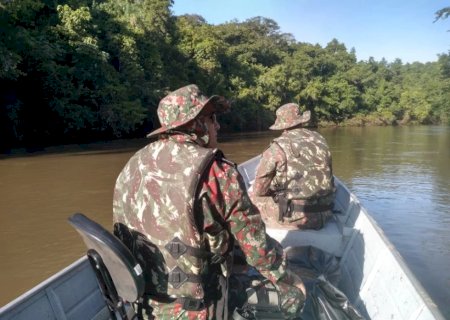 Polícia Militar Ambiental de Naviraí prende foragido da justiça com mandado de prisão por estupro de vulnerável durante a operação Pesca Legal.