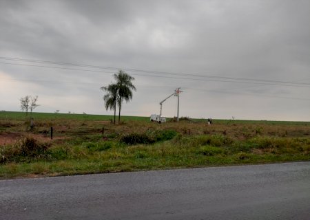 Angélica -Energia reestabelecida após vendaval derrubar 15 poste.