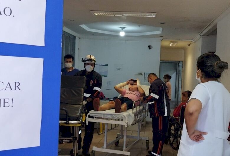Após tentativa de fuga, homem cai em canil e é atacado por pitbulls