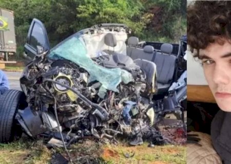 Adolescente de MS morre em acidente que destruiu caminhonete em rodovia de SP