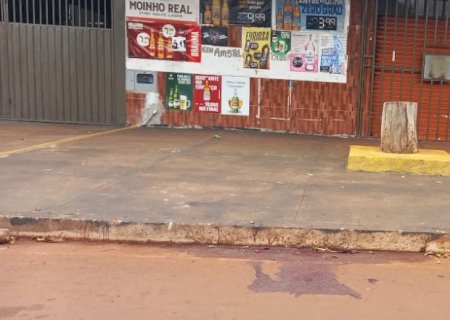 Venezuelano é assassinado com 9 facadas em frente de conveniência