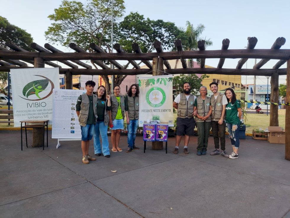 Grupo PET Verde Legal, escola Reynaldo Massi e Ivibio realizaram evento para doação de mudas de árvores.