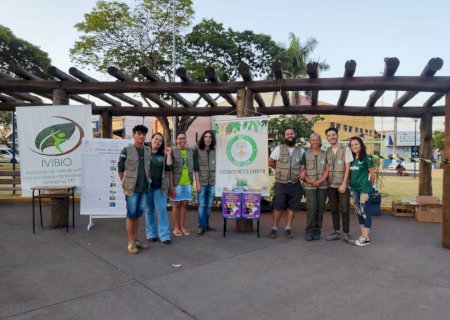 Grupo PET Verde Legal, escola Reynaldo Massi e Ivibio realizaram evento para doação de mudas de árvores.