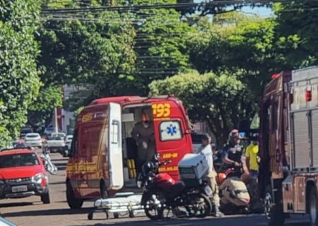 Taxista atravessa preferencial, bate em motociclista que morre no centro cirúrgico do HV.