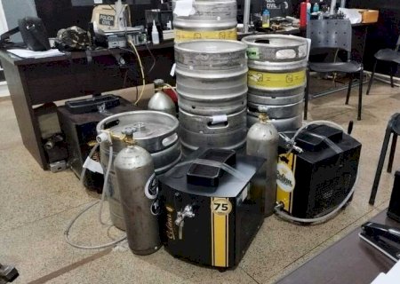 Funcionário é preso após 'desviar' máquinas de chopp de empresa