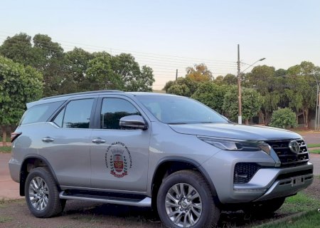 Angélica: Câmara compra carro de luxo e Ministério Público entra com ação popular.