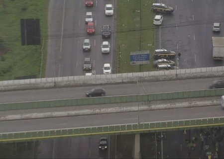 Após decisão de Moraes, PRF age em rodovias, mas há 271 bloqueios hoje.