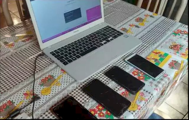 Homem é preso por armazenar vídeos e fotos de pornografia infantil .